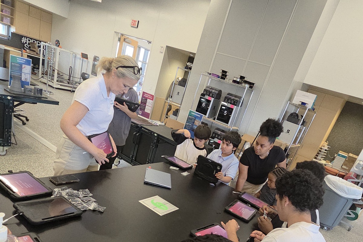 Instructor demonstrating SAM Labs robotics to students at Petroleum Museum